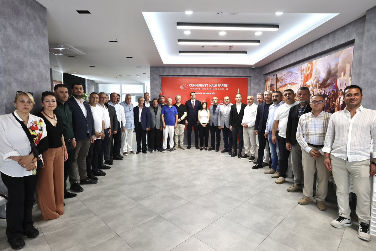 GucCagatay's tweet photo. CHP İzmir İl Başkanlığımızda tüm ilçe başkanlarımızla bir araya geldik, güncel gelişmeleri ve örgütsel çalışmaları değerlendirdik.

Seçilmiş Genel Başkanımız Sayın Özgür Özel’e, partimize ve demokrasimize yönelik saldırılar karşısında birlik ve dayanışma içerisinde olduğumuzu bir kez daha vurguladık.

Her türlü kuşatmaya, baskıya ve siyasi müdahaleye rağmen örgütümüz dimdik ayaktadır. Cumhuriyet Halk Partisi, gücünü halktan alan köklü bir demokrasi mücadelesinin temsilcisidir.

Genel Başkanımız Sayın Özgür Özel’in liderliğinde, halkın iradesine, demokrasiye ve hukuk devletine sahip çıkmaya kararlılıkla devam edeceğiz.

Birlikte güçlüyüz, birlikte başaracağız.

@eczozgurozel