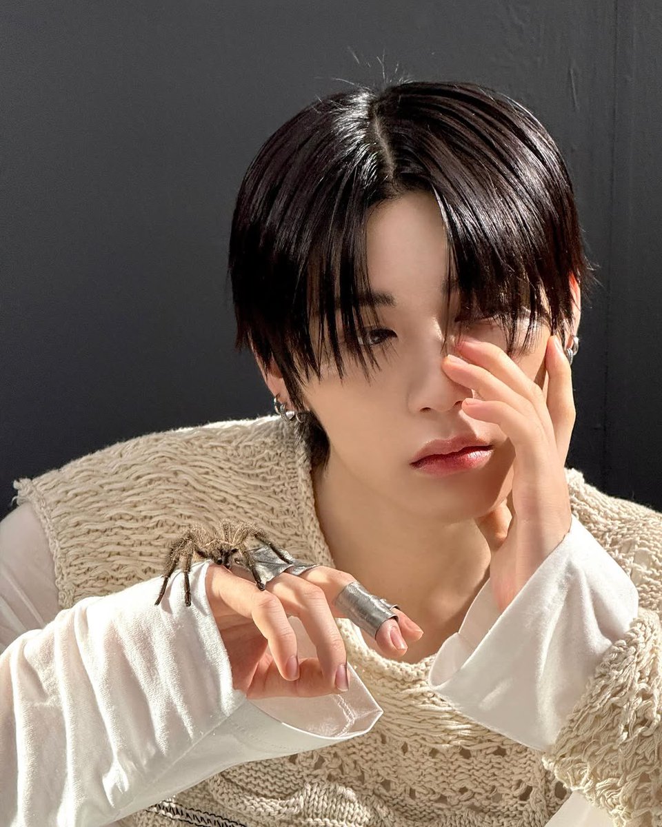 bndwiki's tweet photo. 📷[#HOME #INSTAGRAM] 260601 #BOYNEXTDOOR TAESAN #태산 

⚠️ trigger warning ⚠️

𝘞𝘌𝘈𝘝𝘌𝘙🕸️ 

🔗 https://t.co/XRXN8N90Yx https://t.co/eIxWJ0MEmE