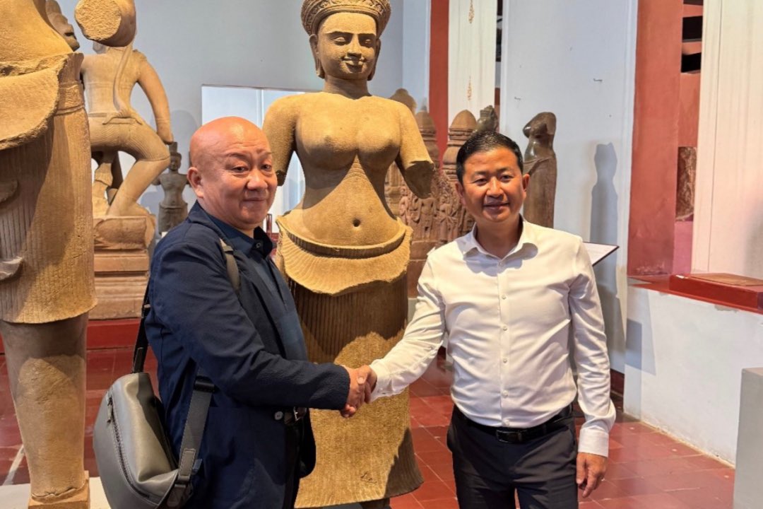zhwsx's tweet photo. 🛬 On May 24, 30 tons of precious Cambodian artifacts landed at Nanjing and cleared customs smoothly. 🇰🇭🇨🇳

Soon, they'll continue their journey to Shanxi Museum, ✨ where they will be the stars of the upcoming exhibition:
🏛️ "Angkor – Millennium Treasures of Ancient Khmer". https://t.co/gqGvvdIACU