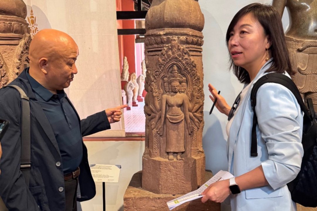zhwsx's tweet photo. 🛬 On May 24, 30 tons of precious Cambodian artifacts landed at Nanjing and cleared customs smoothly. 🇰🇭🇨🇳

Soon, they'll continue their journey to Shanxi Museum, ✨ where they will be the stars of the upcoming exhibition:
🏛️ "Angkor – Millennium Treasures of Ancient Khmer". https://t.co/gqGvvdIACU
