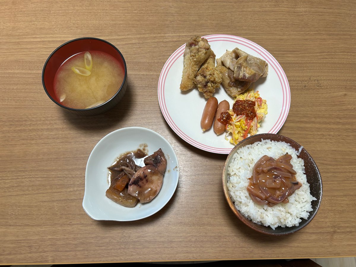 fukushimagak's tweet photo. 6月1日　←朝食　夕食→
テスト期間で体力が持っていかれる毎日ですが、寮食で回復です！
冷やし中華始めました。
#春から北大 https://t.co/Qll6vuuxca