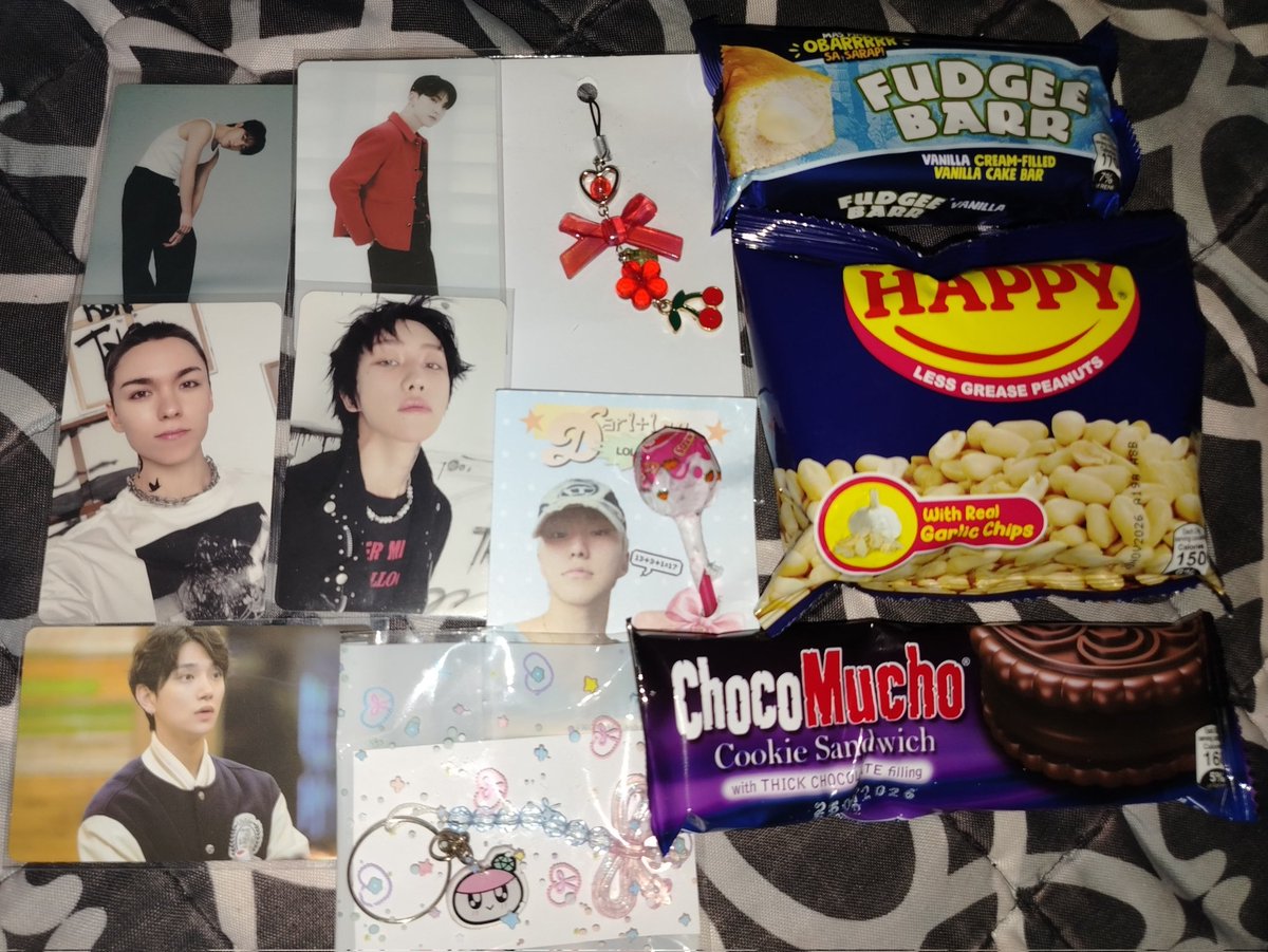 choiyoonxushi's tweet photo. had so much fun yesterdaay! thank youu so much @CaratsHaven for the wonderful event ! <3 

my budol and freebies from carats thank you so muchiie 🥹 🫶
#DAR11NG https://t.co/yNgpOQkFns