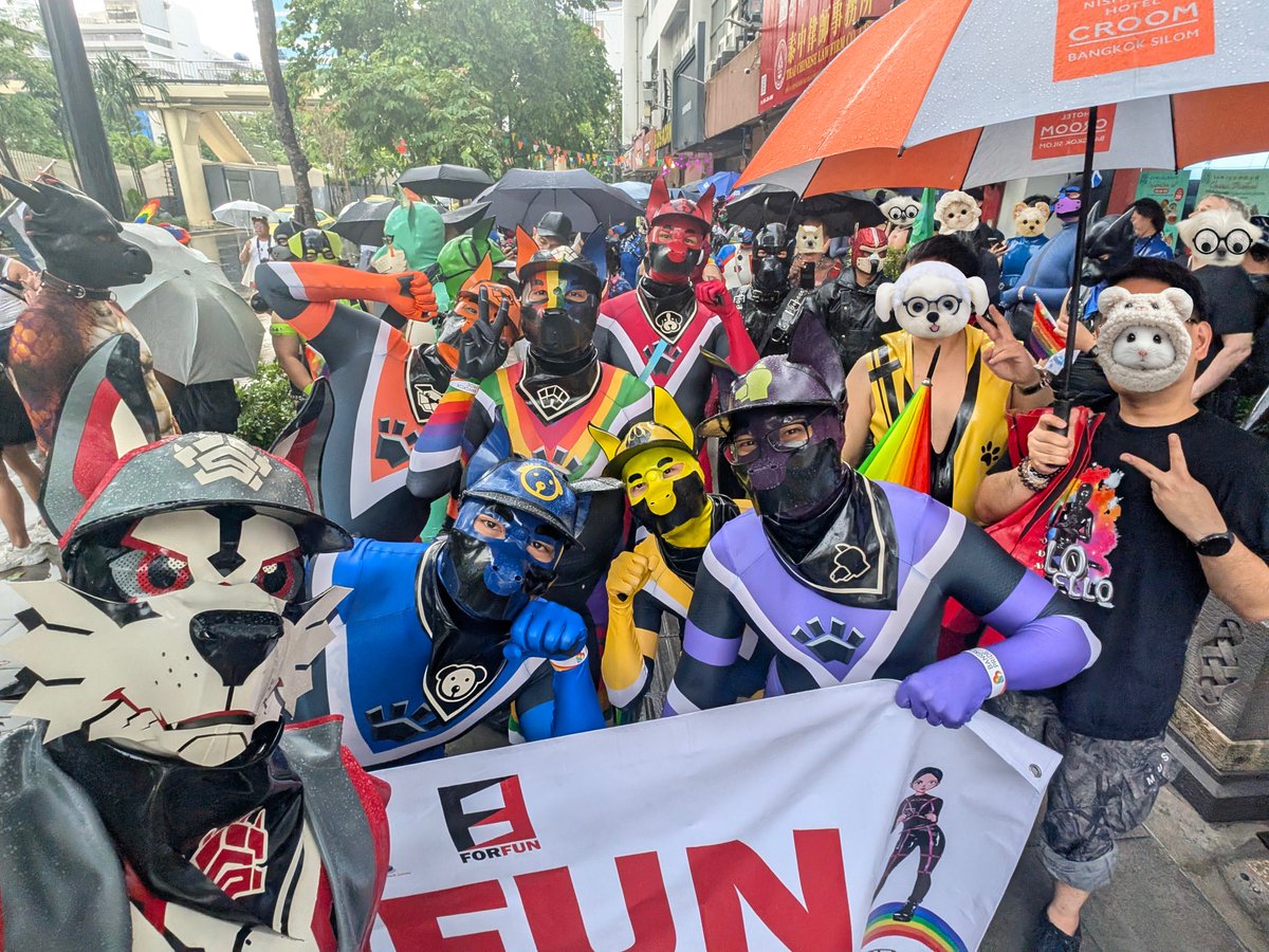 spyronnn's tweet photo. My first Pride Parade with FORFUN Community
Thanks P' @zeecatmeow for letting me be part of this
Petsuit by @forfunbangkok  
📸  @fwonder066 2 attachai_utcc (ig) 3 @Rubberforfun 
#forfuncommunity https://t.co/uICEKw6Zai