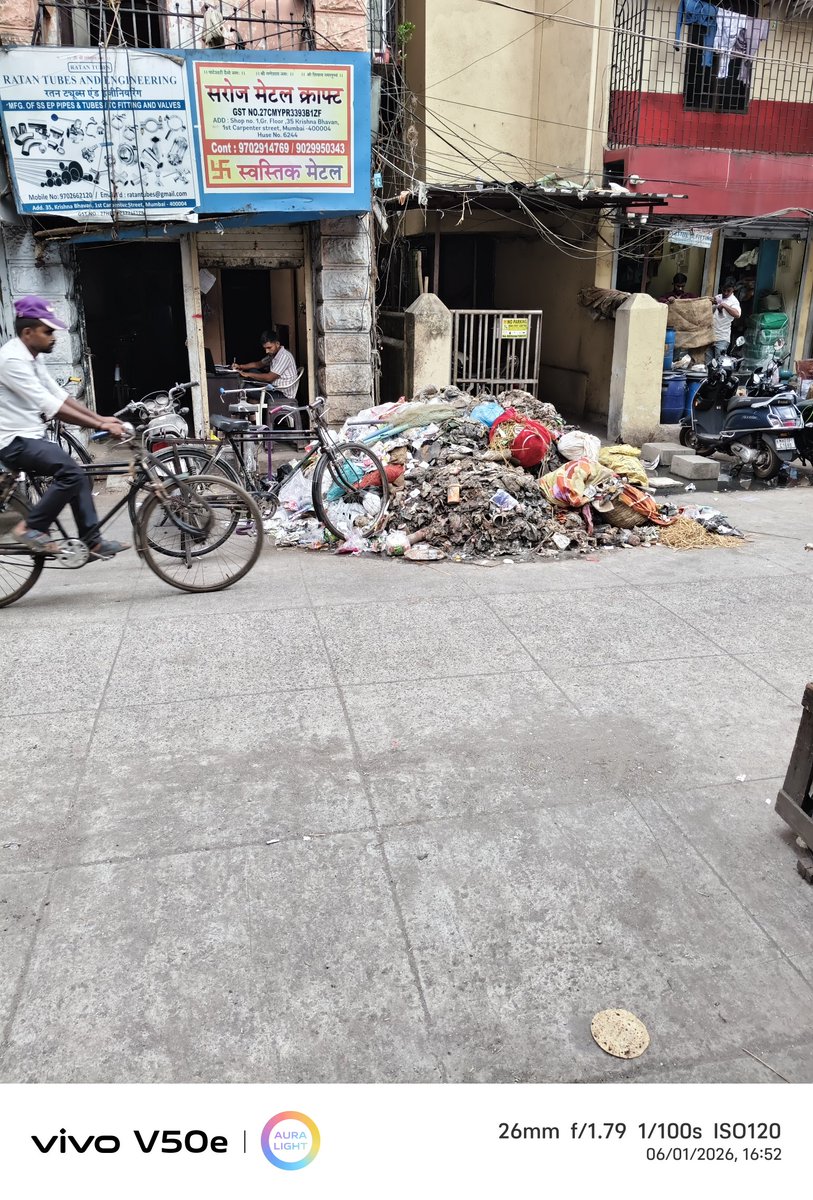 NARPATSHETH's tweet photo. @mybmcWardC बारीस का समय है कचरा का ढेर पडा है गंदगी फैल रही है 1 सतार गल्ली‌‌ बिल्डीग नंबर 35 जल्दी कार्यवाही करावे https://t.co/dL7wr3ypIW