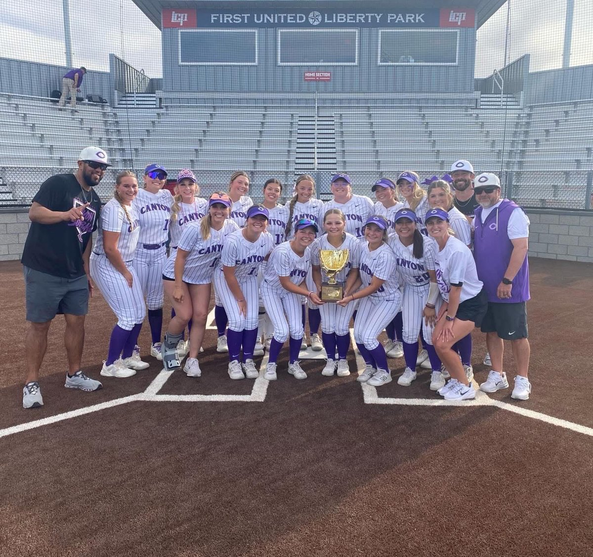 EllieMitchellTX's tweet photo. Bi-District Playoff Homerun against Monahans! Bi-District Champs! #classof2029 #CanyonLadyEagleSoftball #bidistrictcamps @CHSLadyEagleSB @NXTGEN2011 https://t.co/LOQy3XZMdx