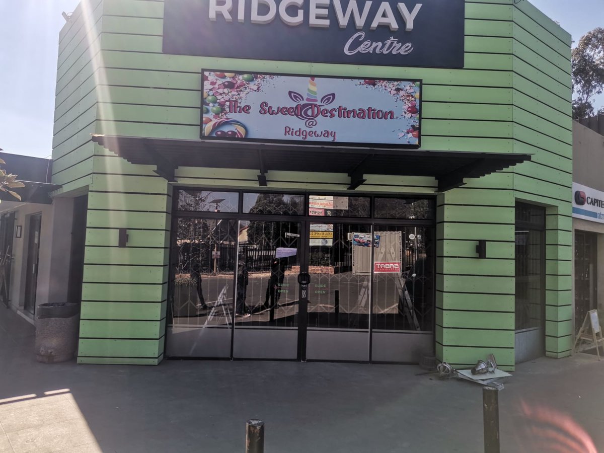 BackmanMedia's tweet photo. 😍 Before and After: Sweet Mari-Jane at Ridgeway Centre 🌠 

Another branding project successfully completed by Backman Media. 😊 

Thank you to Sweet Mari-Jane for trusting #BackmanMedia with this project. ✨ 

📞 Contact us today for signage, branding, printing and design.🌟💝 https://t.co/yJAayn41b3