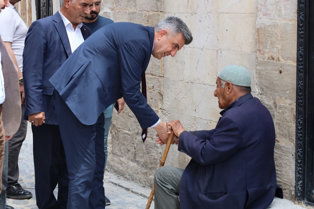 milhamigunbegi's tweet photo. Büyüklerimiz, başımızın tacı, kıymetli hazinelerimizdir.

Her daim dualarına ve tecrübelerine talibiz. https://t.co/VLAWYJalqH