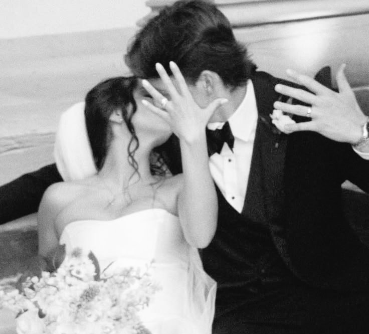 sxrotxnin's tweet photo. ㅤ
Loyo-loyo gini sekalinya bangkit nikah nih boss. #AnJayNikah 😎🤟🏻 
ㅤ https://t.co/rwIZzVkPb1