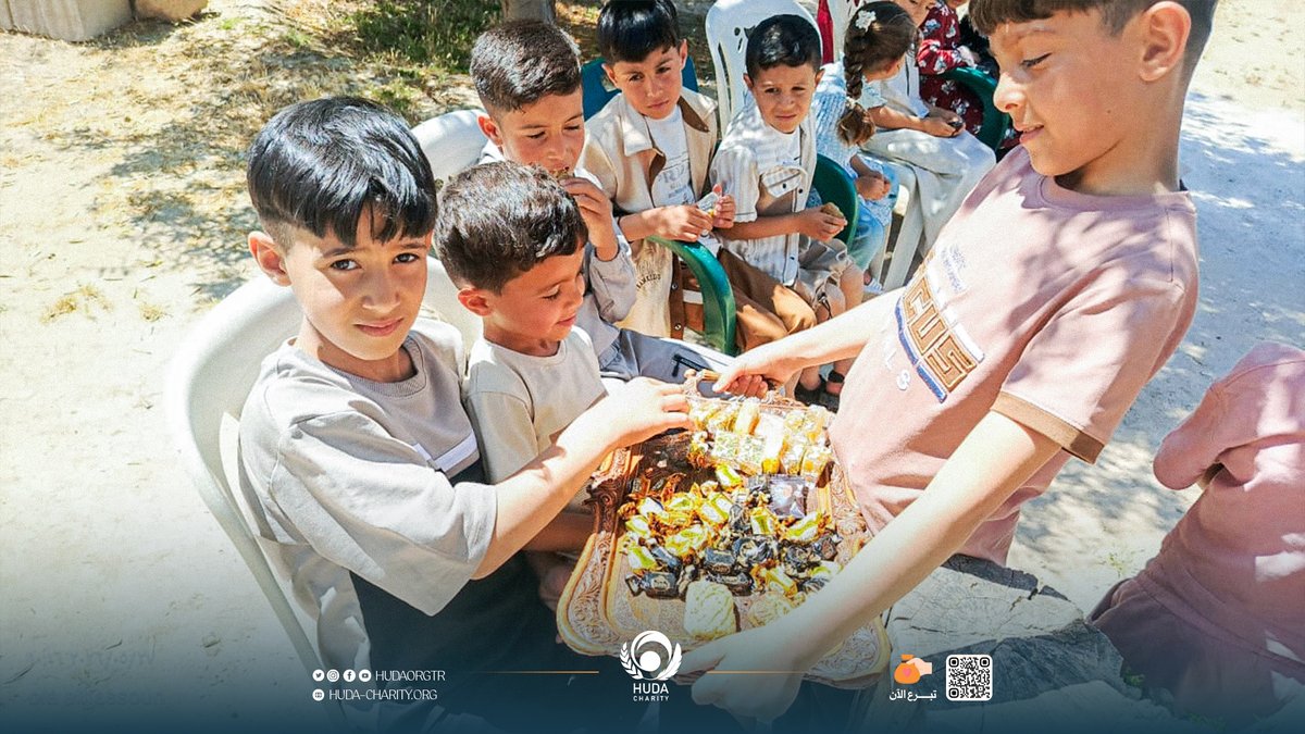 hudaorgtr's tweet photo. 🔸اجتمع طلابنا الصغار في العيد تبادلوا التهاني والحلويات
🔸هي رسائل للعالم أننا نزرع الفرح بالعلم ومعه
🔸هكذا بدى الصغار في احد قرى ريف محافظة الحسكة في عيد الأضحى لعام 1447.
#هدى_الخيرية🧡👇🧡 https://t.co/fhLgwaX3Sj