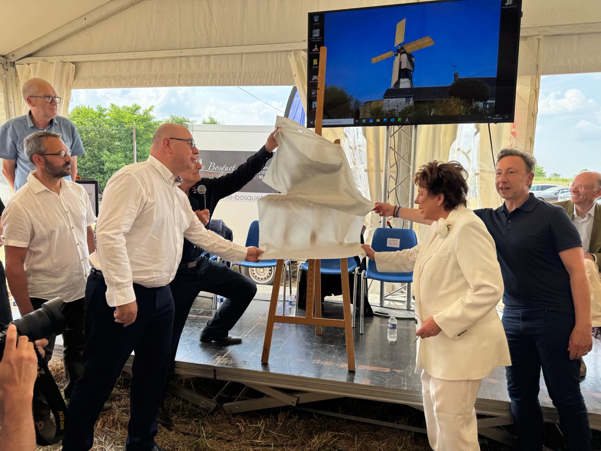 Prefet49's tweet photo. 🏛️#Patrimoine |
Inauguration du moulin du Pavé aux Garennes-sur-Loire, avec le préfet François Pesneau et@bernstephane

Édifié vers 1580 et classé monument historique depuis 2022, ce lieu a été restauré grâce à l’État (259 254 €) et la #MissionPatrimoine (460 000 €) https://t.co/qzsPjftTp8