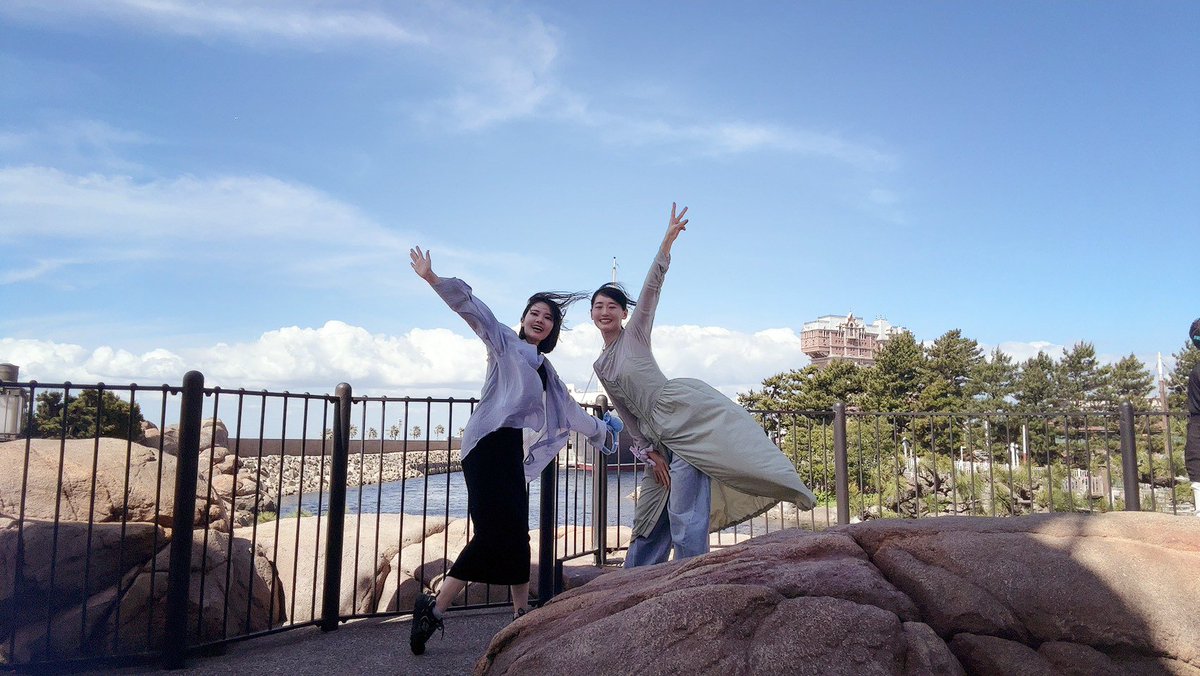 mizuki_minamori's tweet photo. 心の友、渡 紗央梨ちゃんと
ディズニー行ってきました🌊✨

楽しすぎて時間があっという間に溶けた…
また一緒に行きたいな〜っ🫶🫶

風鬼強だった〜！笑
でも快晴で景色最高でした☀️ https://t.co/29tx2xPQkz