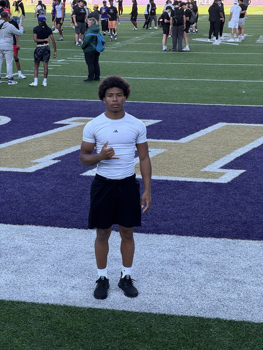 jtt0turner's tweet photo. Had a great day yesterday at the greatest setting in college football! Great competition and great coaching. I can't wait to see what the future holds! @TFordFSP @RFordFSP @UW_Football @Coach_KC84 @ScottieGraham @CoachJeddFisch @Rivals @BrandonHuffman @BigUCE_40 @browncaleb22 https://t.co/DSzw70GNGJ