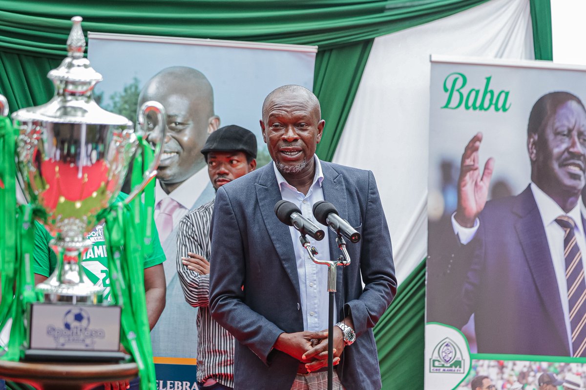 OfficialGMFC's tweet photo. 🟢 | THE PROMISE

A promise kept, a legacy honoured.... Just a day after being crowned SportPesa League champions, Gor Mahia presented the league trophy and ODM Cup to Mama Ida Odinga at her Karen home in Nairobi, fulfilling the final order given to them by the late club patron, Baba Raila Odinga.

#Sirkal | #SpprtPesaNaGor
