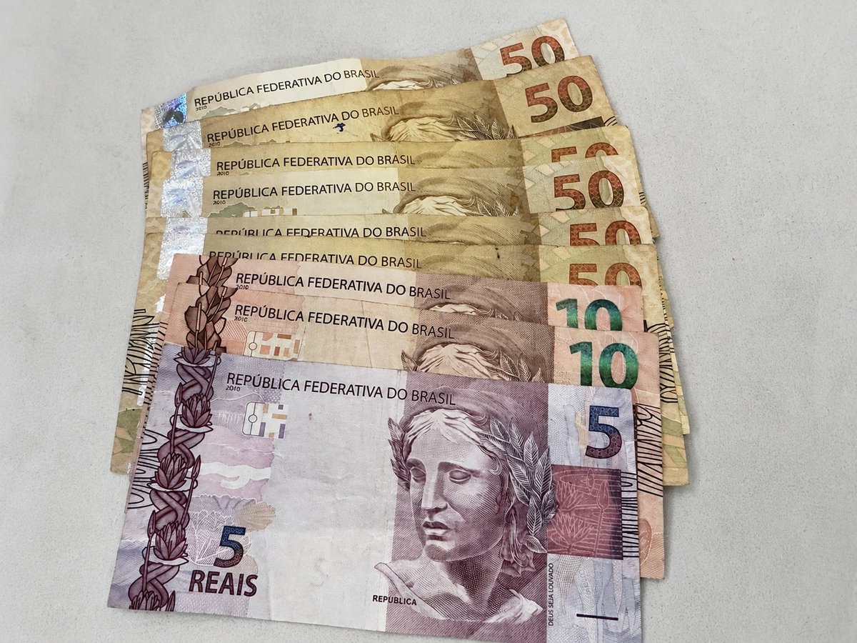 jackminingbtc's tweet photo. 第一次到 🇧🇷
想說先換一點 $BRL 現金，以備不時之需。

100 美元換到這一疊，
剛拿到還以為很多 😂

但回頭一查匯率……
好像跟我查到的差得有點多。 https://t.co/s588kADfTv