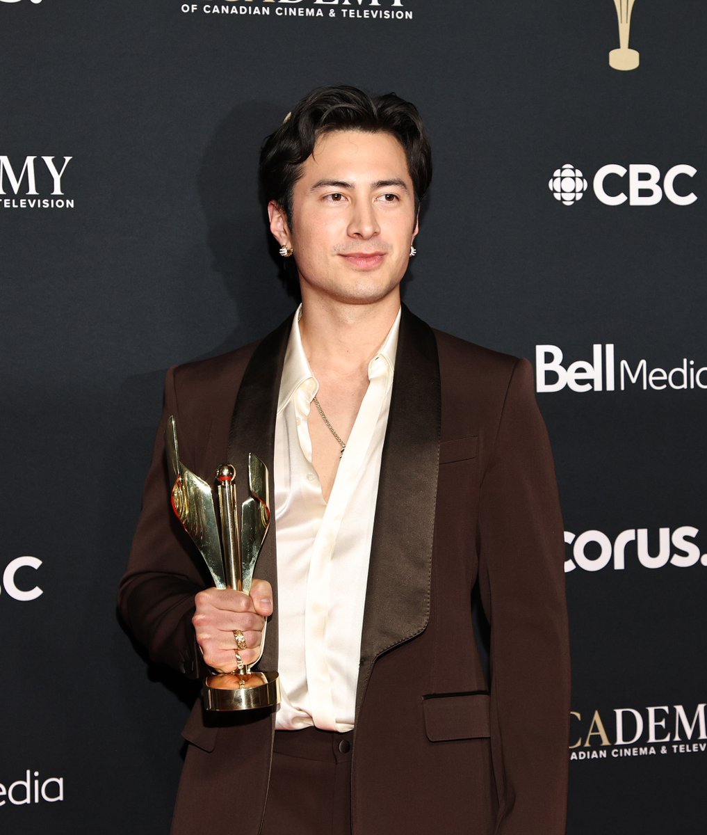 MTV's tweet photo. My baby’s a winnnnerrrrrr 🥹 Congrats, Hudson Williams, on taking home the trophy for Lead Performance, Drama at the #CdnScreenAwards!!! https://t.co/mL6QIx0c6W