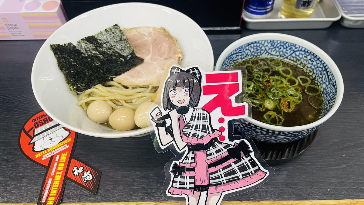 sasakishinagawa's tweet photo. ということで、ネ。(´＾ω＾`)ﾆﾁｬｧ
遂に遂に、伝説のｲﾝﾀｰﾈｯﾄ市民さんを(かなりハンデをもらって)捕獲させて頂きました！！
水野さん、これが城ヶ崎のお冷､ﾀﾞﾖ♡
サクラちゃん、サンリオキャラクターﾏｸﾞﾈｯﾄさん、これが本日の限定『濃厚昆布水のクラシック中華つけめん』ﾀﾞﾖ♡ https://t.co/jOcuakBjbS
