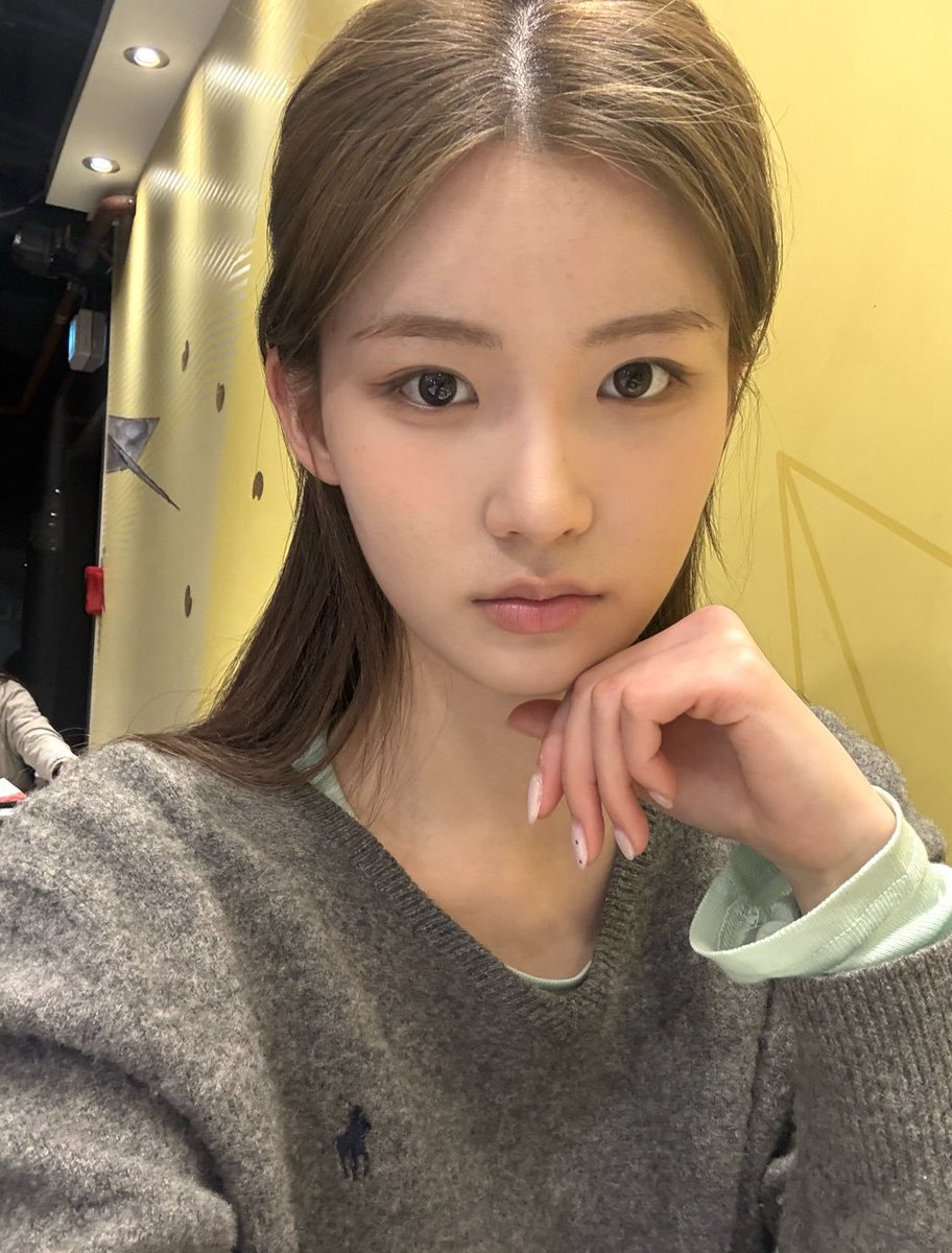 maum_kazaki's tweet photo. スアちゃんの22:34の公式ファンカフェへの投稿です。

マウムたち！！

5月もマウムたちのおかげで幸せな1か月だったよㅎㅎ
いつも私のそばで大きな力になってくれて、本当にありがとうって改めて伝えたいし！ マウムたちも楽しい時間を過ごせていたら嬉しいな♥

最近はだんだん暑くなってきているけど…暑さの中でも笑顔を忘れずに、私たちもっとたくさん笑って幸せに過ごそうね！

6月もよろしくね🌸🌷🌺