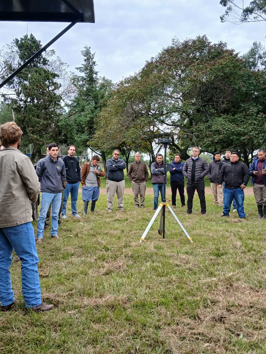 mp_ctes's tweet photo. 🚁 Participamos de la Jornada Técnica de Aplicaciones Agrícolas con Drones en la EEA INTA Mercedes.

Expusimos sobre la normativa provincial vigente para aplicaciones aéreas no tripuladas, promoviendo el uso seguro y responsable de esta tecnología. 🌱 https://t.co/4JzLBUW2D6