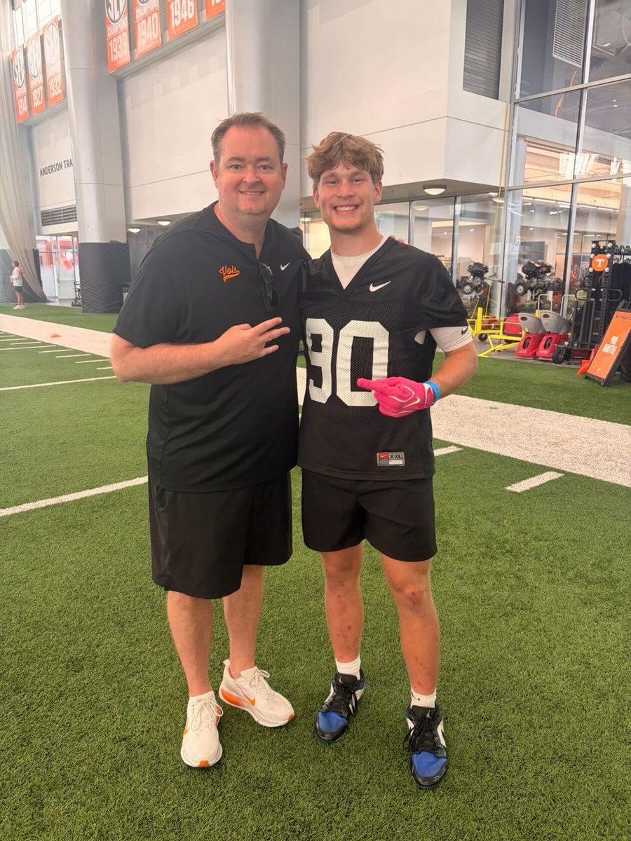 DaxtonEvans32's tweet photo. Had a great camp at the University of Tennessee on Sunday! It was great meeting @CoachJimKnowles and @coachjoshheupel @Vol_Football @cbrownrun11 @CHSRaidersFBall https://t.co/x6pSzzJ7DM