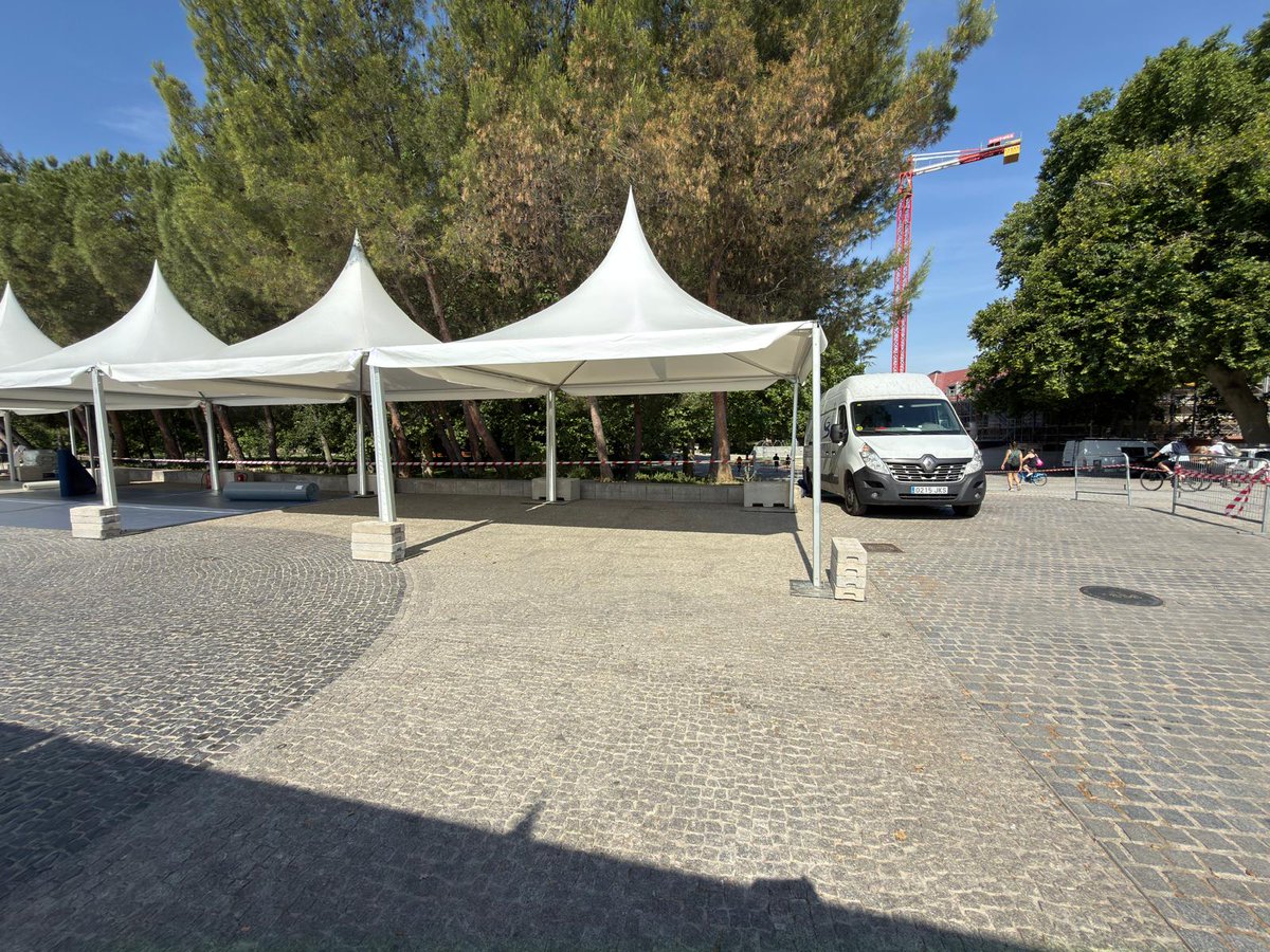 standsdmspacio's tweet photo. Y en Madrid ya están montadas las carpas donde empezaremos a montar mañana el stand de REPSOL en la @Feria_VEM https://t.co/BM4YQrRMGe