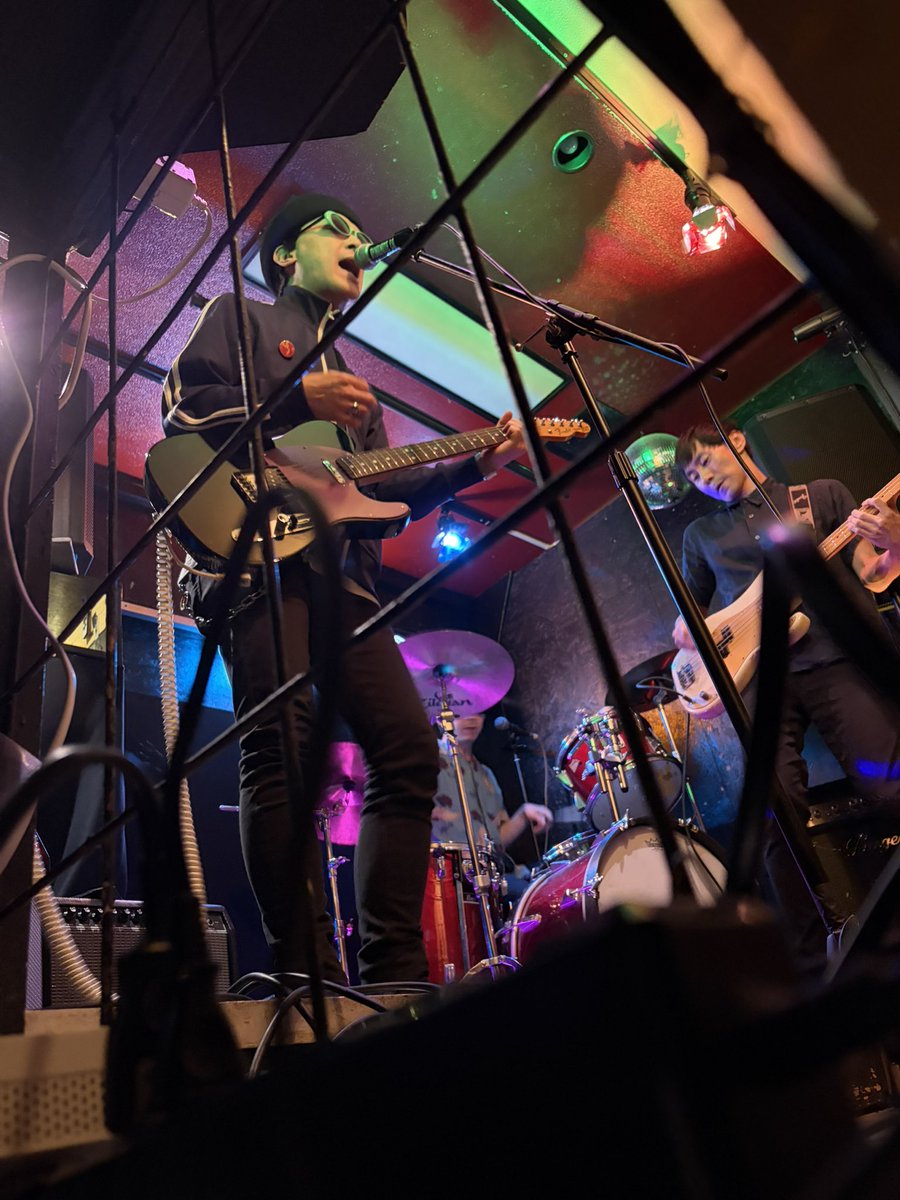 yahatatoshiki's tweet photo. SECHI企画SASHIMI LIVE SESSION
ロックンロールが鳴り続けて楽しくてあっというまの夜でした〜
お集まりのみなさま、GAMUSO、ありがとうございました！

SECHIのニューシングルCD「金と健康/必要コミュニケーション」ぜひチェックしてね。 https://t.co/jmwC8IwUV1