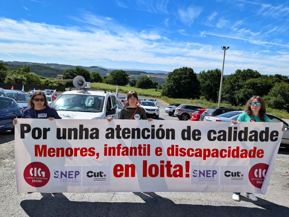 CUTGaliza's tweet photo. 📢🚙🚗As compañeiras de discapacidade, menores e 0-3 iniciaron hoxe o seu “Camiño reivindicativo” cunha caravana de coches dende Arzúa ata Arca. 
👉Mañá continuarán ata O Pino e o mércores chegarán a Compostela.
Por unha atención de calidade!💪🏽 #conveniogalego https://t.co/BX3GcHB5Mu