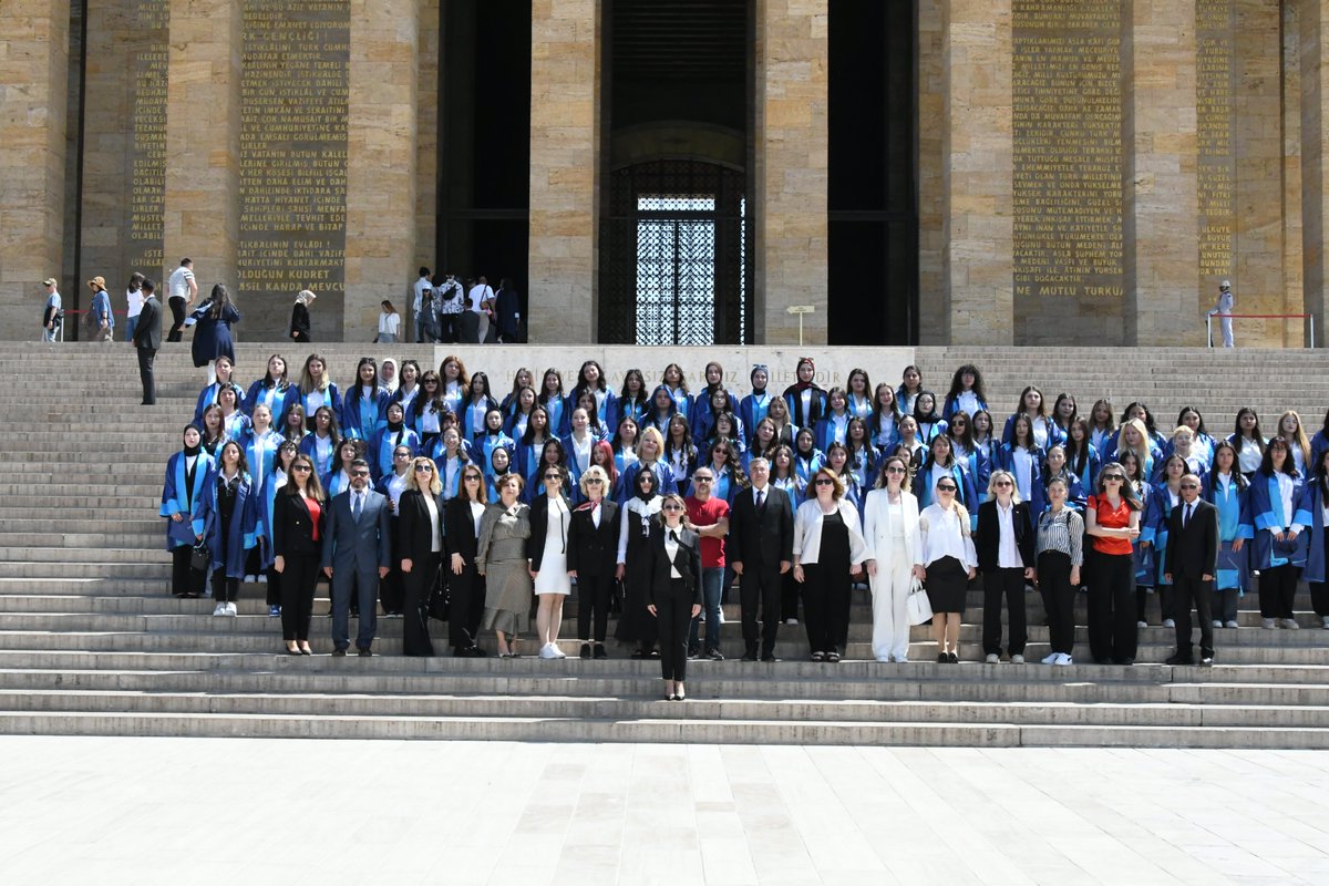 batikentmtal's tweet photo. Batıkent Kız Mesleki Ve Teknik Anadolu Lisesi 2025-2026 Eğitim Öğretim Yılı mezun olacak 12. sınıf öğrencilerimiz, Atamızın huzurunda. Yolunuz ve bahtınız açık olsun... https://t.co/zdnT5VmhO9