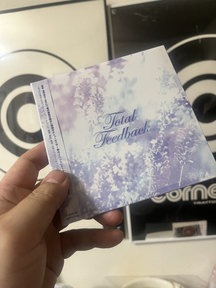 e306wh's tweet photo. 【告知】

東京のシューゲイザー特化型イベントtotal feedbackの（@Total_Feedback ）コンピレーションアルバムのポスターをcruyff in the bedroomのハタさんより、福岡にも送っていただいたので貼らせていただいております！
レコードショップバギズム（@RSBagism ）
ライブハウスユーテロ（@FUKUOKA_UTERO ）
シューゲイザーフェス主催の姫野さんのお店バーアモン（@ropponmatsubar ）

上記3箇所に貼らせて頂いております！
行く機会があればチェックしてみて下さいね！