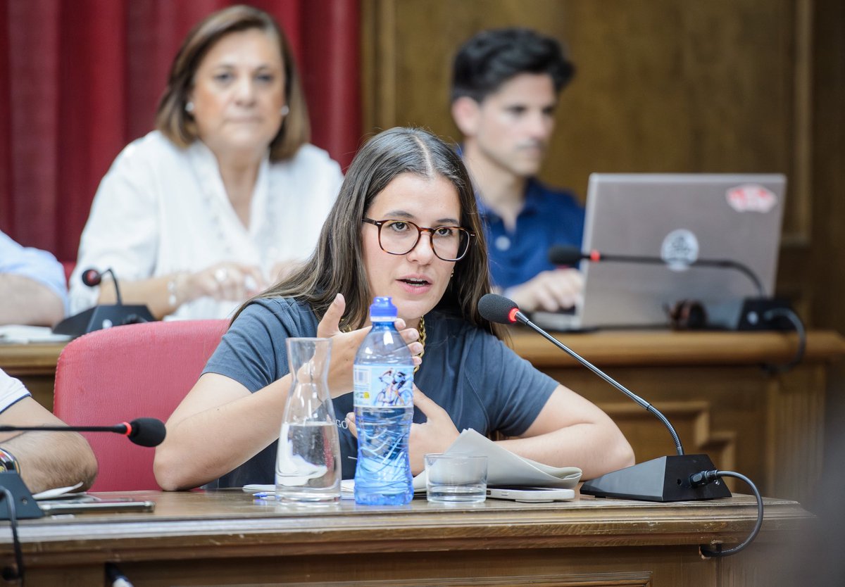 VOX_Azuqueca's tweet photo. 🛑 El PSOE se queda SOLO.

@BlancaOrozco_3 defendió una moción para garantizar el normal funcionamiento del Pleno. Demostramos voluntad de diálogo y TODA la oposición votó a favor. 
¿El único que votó en contra? 
El PSOE. 

Bloqueo y cero transparencia https://t.co/PLPyNJlYIb
