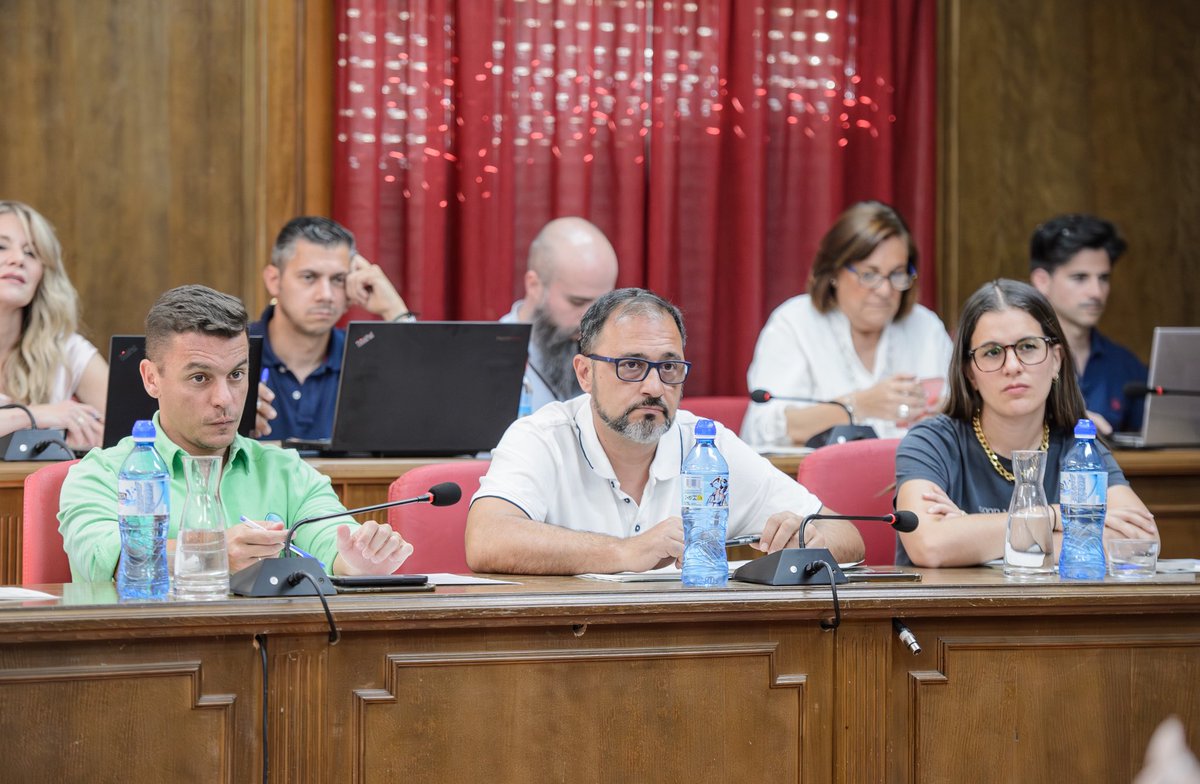 VOX_Azuqueca's tweet photo. 🏛️ ¡Resumen del Pleno de Mayo en Azuqueca de Henares!

El equipo de gobierno del PSOE vuelve a evidenciar su rechazo a la transparencia. 

Desde VOX seguimos defendiendo nuestras iniciativas y apoyando las de sentido común para los vecinos.
Abrimos hilo 🧵👇 https://t.co/srCsCFx6iL