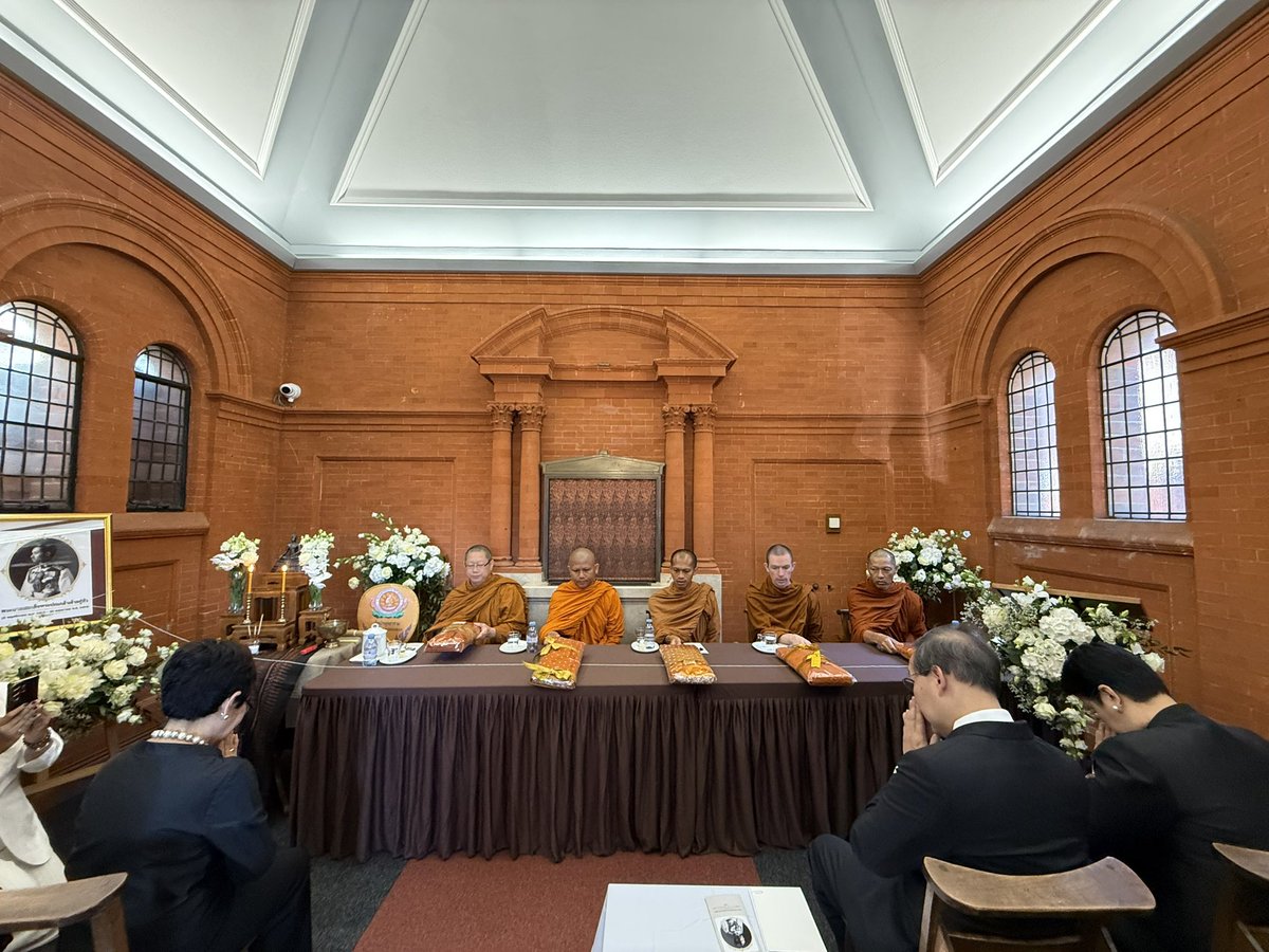 thaiemblondon's tweet photo. Amb.&amp; spouse, RTE &amp; Team Thailand joined commemorative ceremony marking 85 years of passing of HM King Prajadhipok (Rama VII) initiated by ATBUK and Rajapruek Inst Foundation at Golders Green Crematorium to honour HM’s legacy and Thai-UK historical ties. https://t.co/XWdVMIDUGr