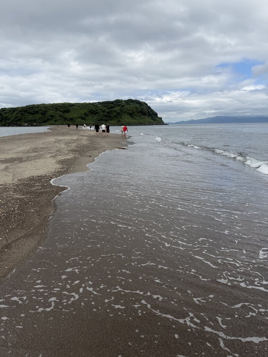 CherryHeartilly's tweet photo. 先週旅行行ってきました✈️
鹿児島→宮崎→大分→福岡
九州楽しみました😌
桜島行ってみたり。夜の天文館、中洲で
遊んでみたり。無人島まで歩いて海渡ってみたり。イカ食べてみたり。
いろんな体験した旅行でした٩( 'ω' )و
楽しかったです。 https://t.co/9XFQB96EhO