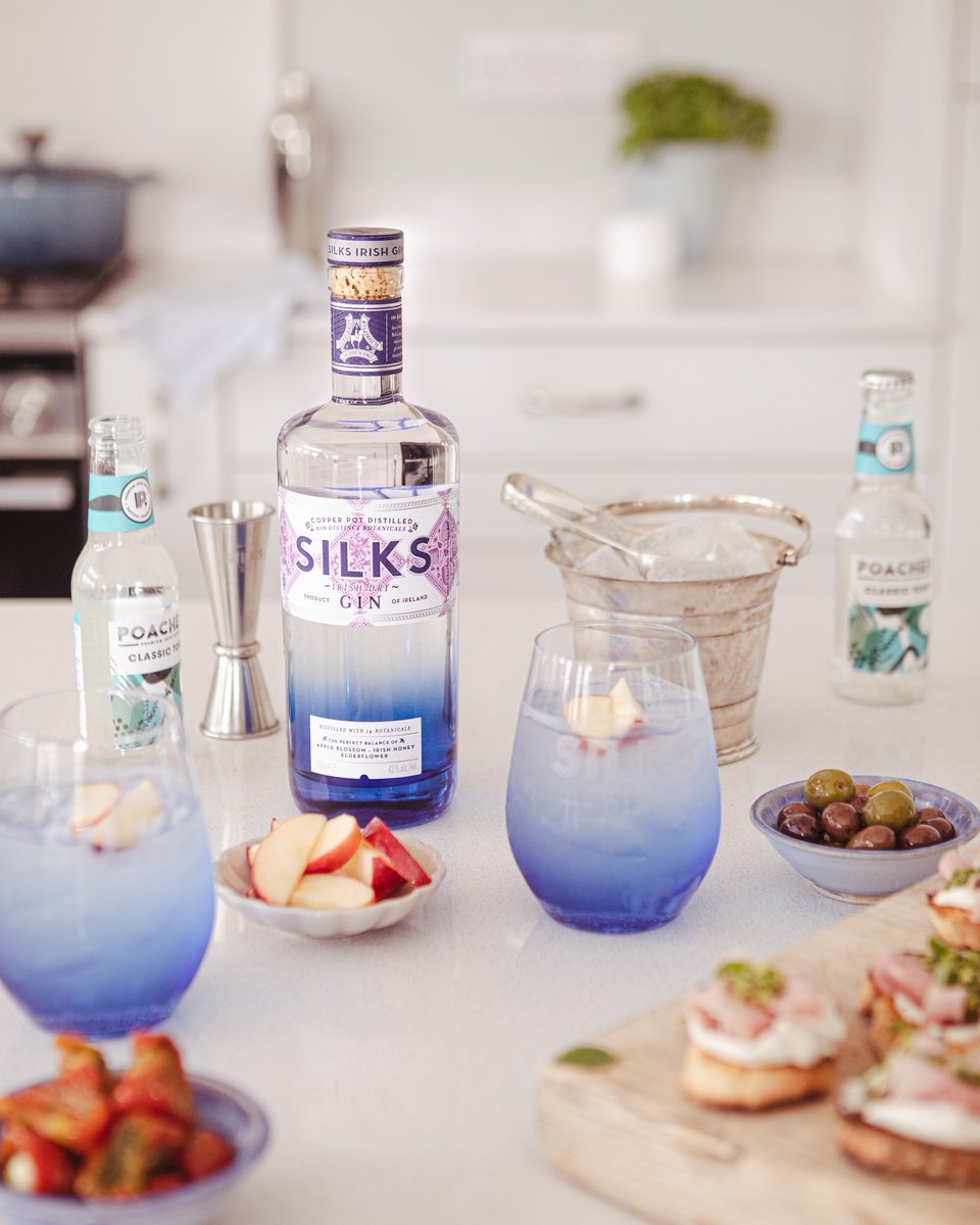 Boanndistillery's tweet photo. Wishing you a bank holiday that’s every bit as silky smooth as our gin 🍸

Find out more about Silks Irish Dry Gin at https://t.co/6o1hcmSREP 

#Gin #BankHoliday #IrishGin #CraftGin #GinAndTonic  https://t.co/hLwpUKBMBG https://t.co/gg1ZbiY8Bv