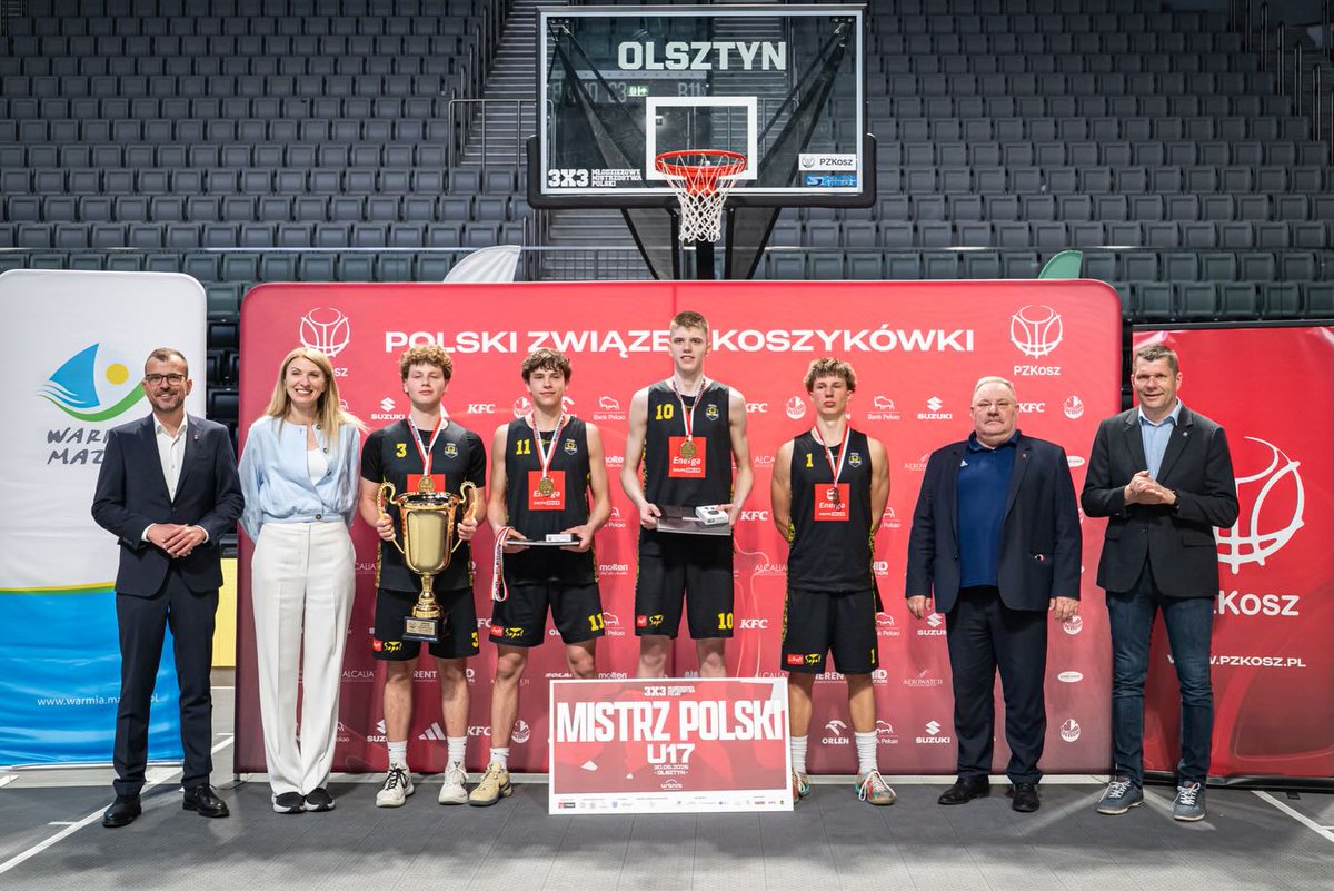 treflsopot's tweet photo. Energa Trefl 1LO Sopot 3x3 nowym mistrzem Polski #U17PL ❗
Żółto-czarna drużyna okazała się bezkonkurencyjna podczas finałowego turnieju, który w sobotę odbył się w Olsztynie 🥇👏 Za niespełna godzinę nasi bohaterowie, czyli Fabian Syrzycki, Oliwier Szmyciński, Alex Pietrzak i Michał Dutkiewicz opowiedzą o swoim sukcesie na antenie @RadioGdansk 📻
Słuchajcie programu Szatnia FM już od 14:35! ⌚