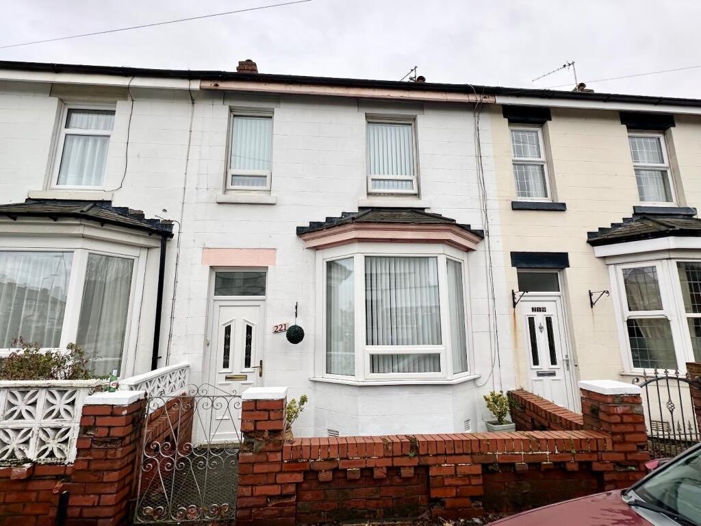 Hunters_BPL's tweet photo. ✨PROPERTY TO RENT✨
Preston Old Road, Blackpool
£800 pcm
**WELL PRESENTED 2 BED UNFURNISHED TERRACED HOUSE WITH SOUTH FACING REAR GARDEN CLOSE TO STANLEY PARK AND THE MOTORWAY**
Call 📞 Hunters Blackpool on 01253 362640 or 📧 blackpool@hunters.com for a pre-application form. https://t.co/2Uv49Ef2BM