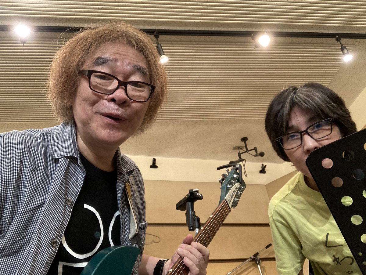 horio_tadashi's tweet photo. 近所スタジオにて
5mmの曲を体に少しずつ。。
自分の曲なのにそんなに染み込ませないとダメなのか？
・・・ダメなのです https://t.co/u5bh3gXCPr