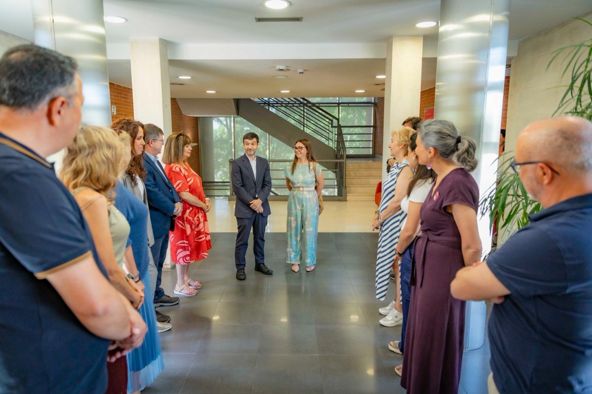 AidaCast's tweet photo. Recibimos en Rivas al ministro @pbustinduy, explicando las medidas para extender la alimentación saludable a 0-3.

Aquí sabemos que esta etapa se protege desde todos los ámbitos, empezando por las reivindicaciones de sus trabajadoras que defienden los derechos de la infancia. https://t.co/p7mCgp857x
