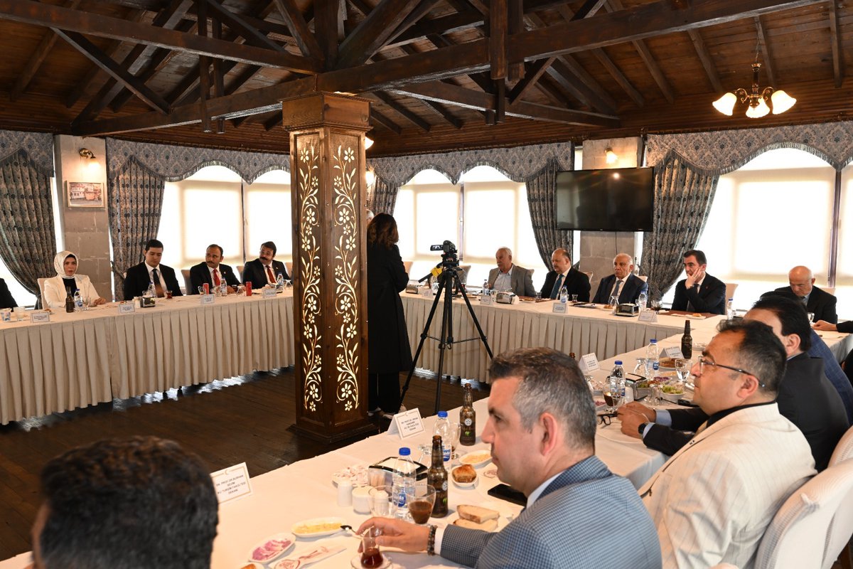 Kastamonuniver5's tweet photo. Kastamonu Kalkınma Vakfı İstişare Toplantısına Katılım

Detaylar için: https://t.co/jSNcpPDn82 https://t.co/PWum5KNZpr