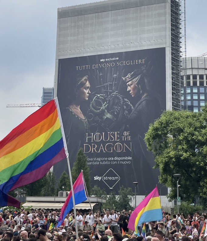 thanergy's tweet photo. Happy pride month! 🏳️‍🌈 https://t.co/GUkaKJ1w0D