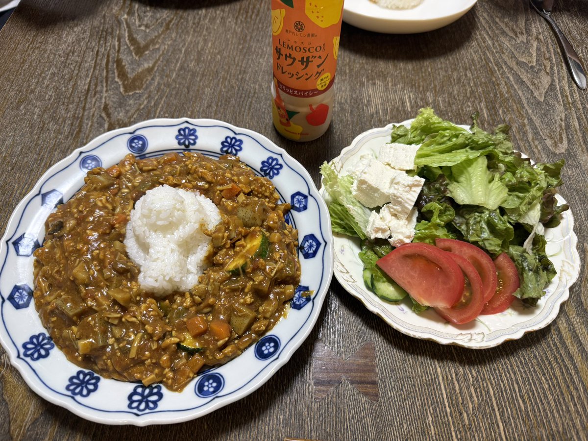 kka4926's tweet photo. 今日は長女作の無水カレー🍛
美味い😋

食後のおやつはいただきもので https://t.co/yLeHFdnlGe