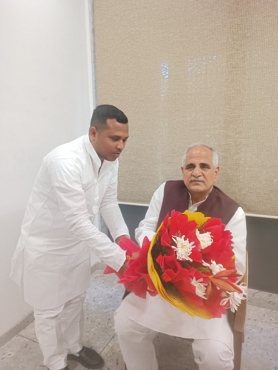 AjitYadav_Neta's tweet photo. आदरणीय श्री नागेंद्र नाथ त्रिपाठी जी को पार्टी के राष्ट्रीय संगठक (वरिष्ठ कार्यकर्ता संपर्क) के महत्वपूर्ण दायित्व प्राप्त होने पर हार्दिक बधाई एवं शुभकामनाएं।
ईश्वर से आपके उत्तम स्वास्थ्य, दीर्घायु एवं उज्ज्वल कार्यकाल की कामना करता हुँ।
@narendramodi @AmitShah @BJP4India https://t.co/QP6PwcnOmX