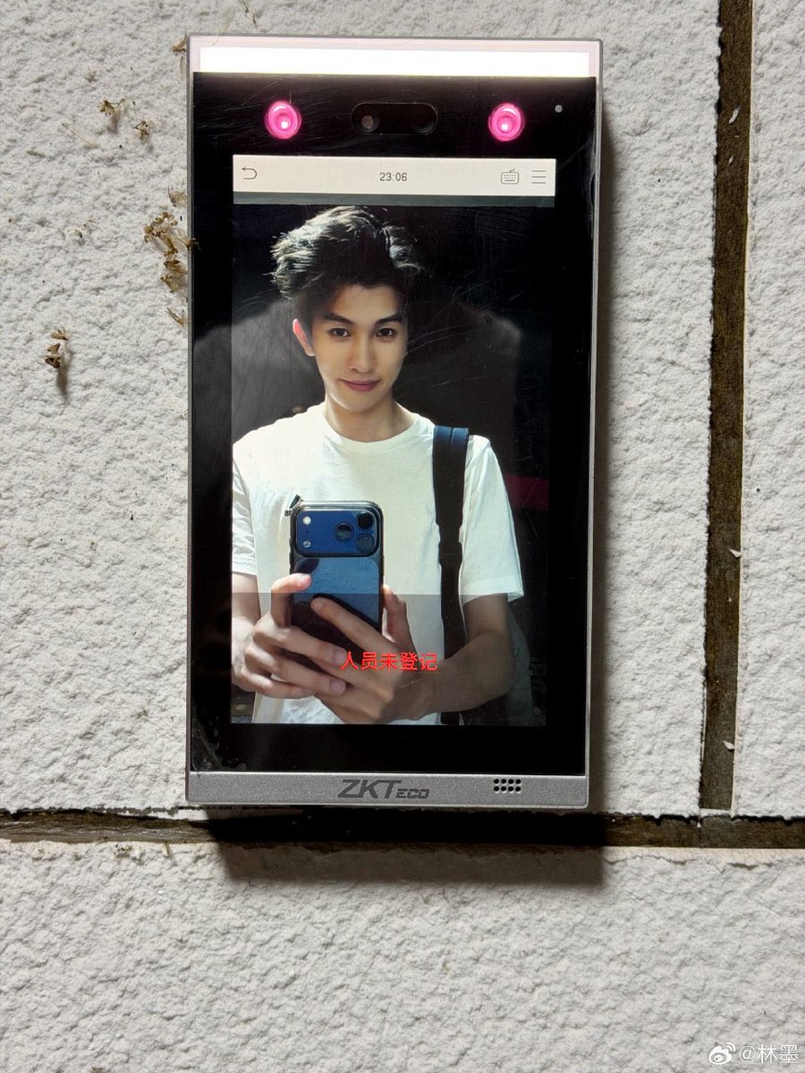 LinmoThailand's tweet photo. [260531] LinMo Weibo Update!💛

#plogบอกลาเดือนพฤษภาคม ขอยอดไลก์ให้เยอะกว่ายอดไลก์ในฟีด Moments ได้ไหมครับ

-1-

🔗 https://t.co/zsYlyDw03r

#หลินโม่ #林墨 #LINMO https://t.co/GKc83LCAuN