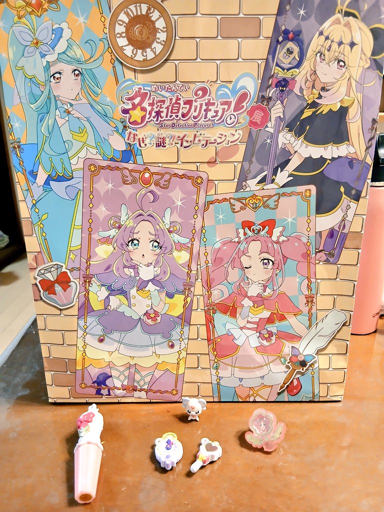 roming_romy's tweet photo. この前の土曜に子供と一緒に名探偵プリキュア展に行ってきました！招待状の謎を解いたもののどこに持ってけばいいか分からず迷宮に誘われてしまったんですが、子供は謎とかどうでもいいらしくて推しに抱きついて楽しんでました！ https://t.co/kytmruRU9h