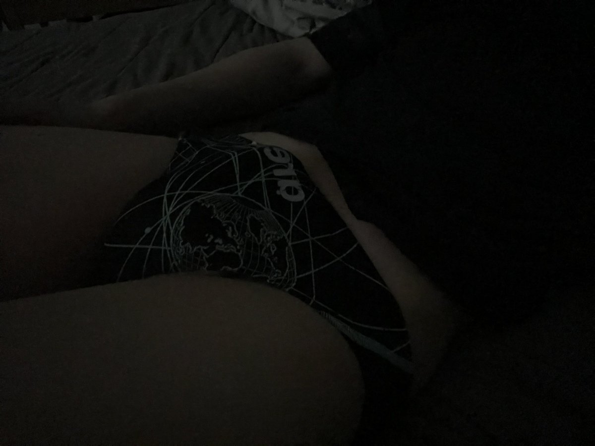 X_123571's tweet photo. 一緒に競パン履いたままプロジェクターで映画見ながらイチャイチャして寝るのが夢

＃競パン　＃バニラ https://t.co/tC1JfDWXou