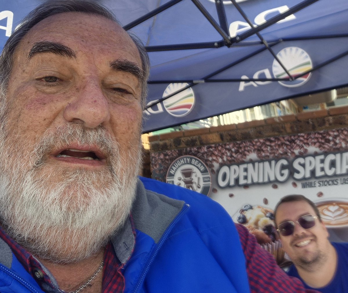 alanjfuchs's tweet photo. @da_roodepoort public reps and activists on the ground assisting the community in ward 83 to register to vote. You cannot vote to #RescueJoburg if you are not registered.  #RegisterToVoteDA https://t.co/8kdrk0JyuG