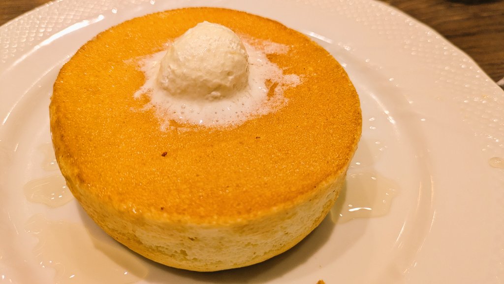 ke_tranquilo's tweet photo. 星乃ブレンドおいしい☕
スフレパンケーキもめちゃうま！
何個でもいけるよこれ https://t.co/1ZWSWxsIFJ