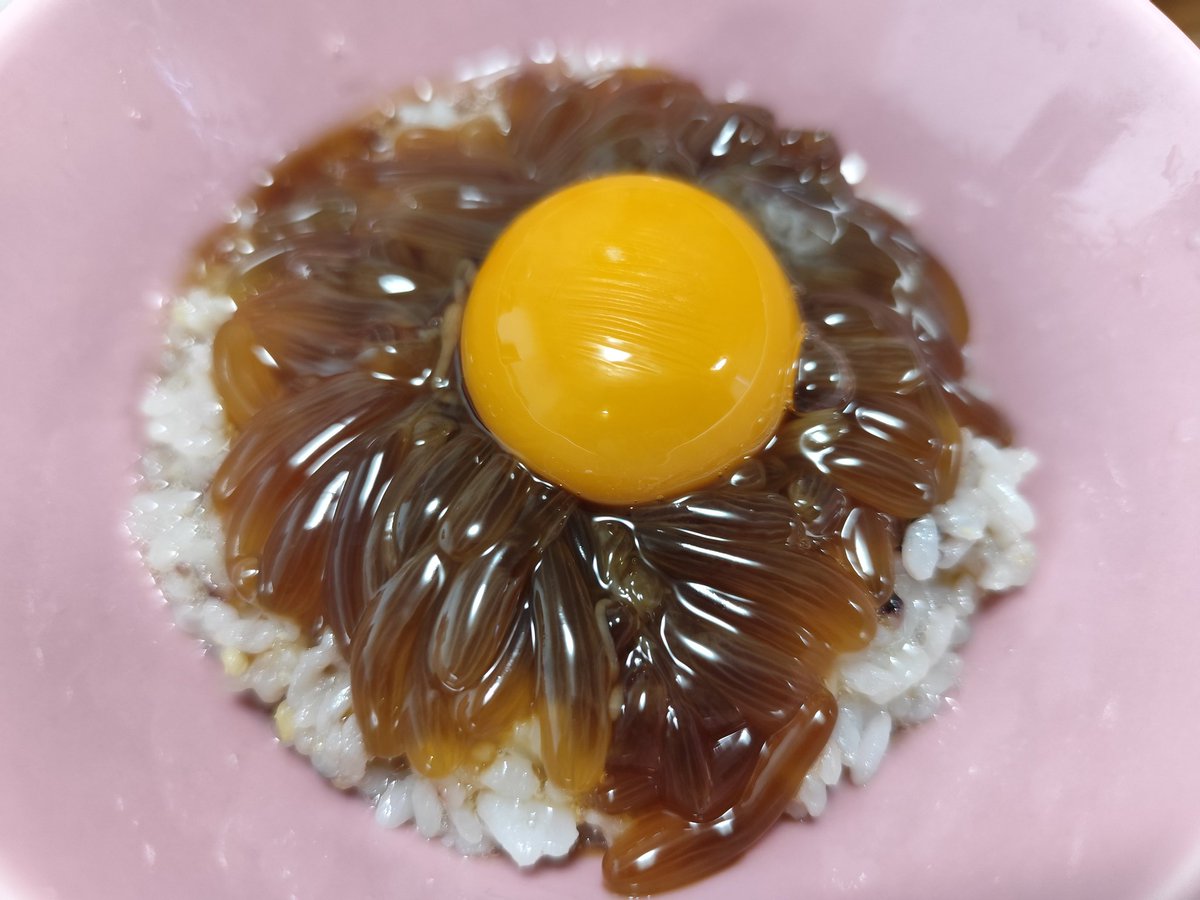 thpykha's tweet photo. たこのたまご漬け丼、味噌汁 #自炊 #自炊記録 https://t.co/FWeiQtS3SI