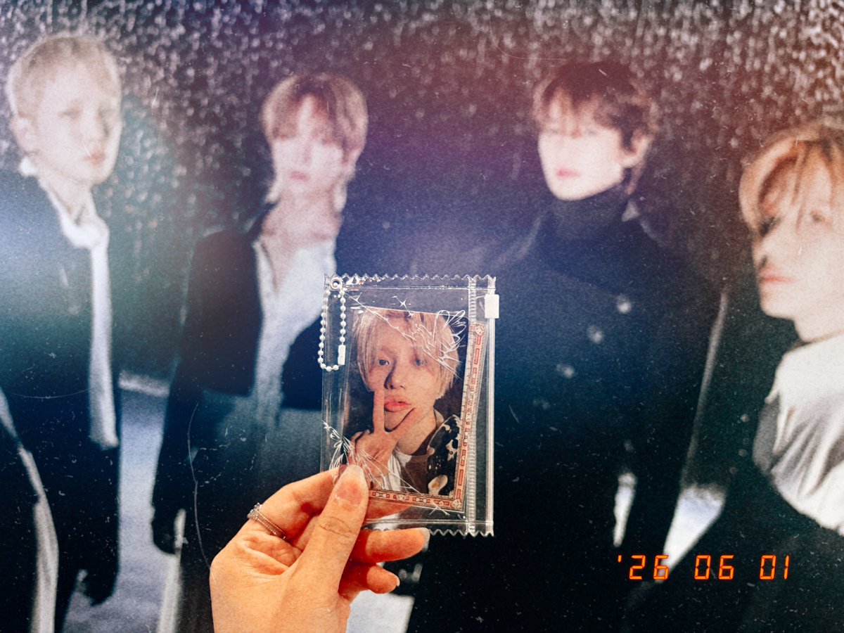 anneliseroses's tweet photo. I guess I downloaded back Twitter just for this but thank you @diorkibum for the weather card and thank you @tsukiccchi for the Taemin photo card!!!😭😭😭🙏🏻🙏🏻 I WILL CHERISH THEM SO WELLLLL https://t.co/KUGIf09xFL