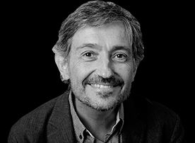 Pucurull's tweet photo. Un record per Carles Capdevila, fundador i primer director del @diariARA. Va morir fa 9 anys avui. Mentre et recordem, seguiràs vivint. https://t.co/6qdlgYLB4M