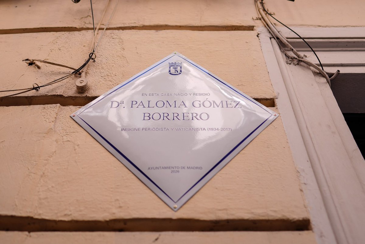 AlmeidaPP_'s tweet photo. Paloma Gómez Borrero fue una referente de la información vaticana que nos ganó a todos con su forma de contar las noticias y su capacidad de concordia.

Descubrimos una placa en recuerdo de la periodista madrileña en el edificio donde nació, en la calle de la Libertad. https://t.co/QGYpOJTs5v